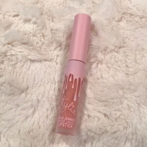 Kylie Jenner mini velvet liquid lipstick